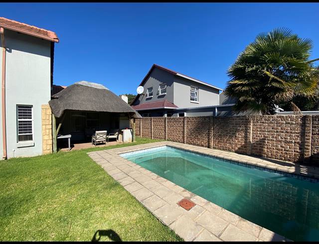 4 BEDROOM FREEHOLD FOR SALE IN RAVENSWOOD
